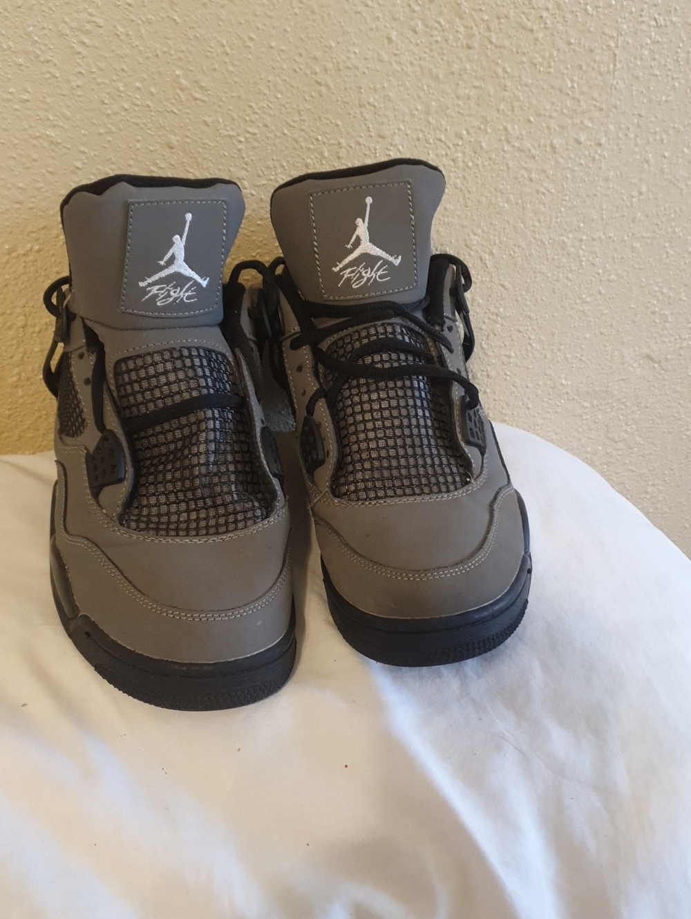 Jordan men's  cool Grey and Black Jumpman Basketball Sneakers